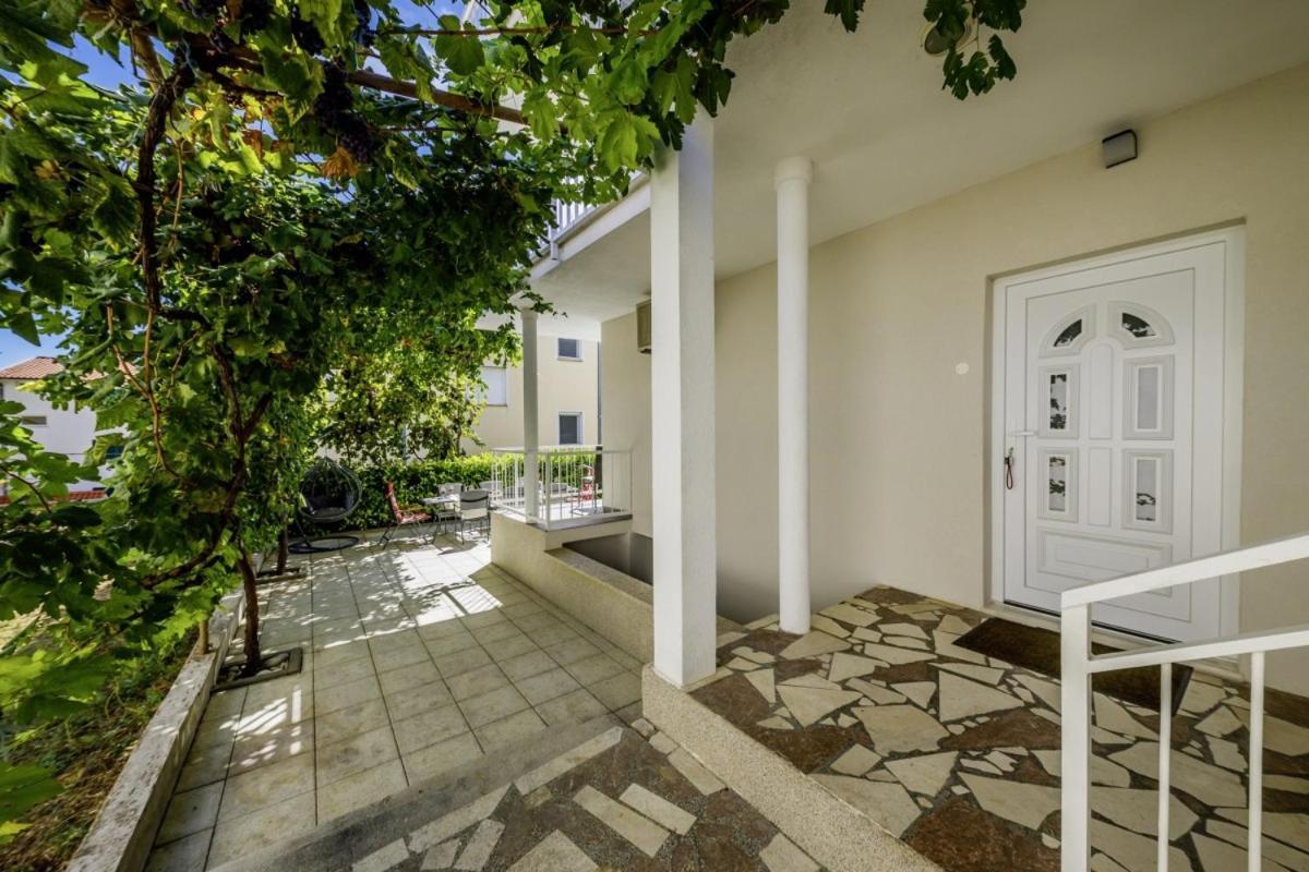 Отель Ani In Trogir * Mittel-Dalmatien Сегет Доньи Экстерьер фото