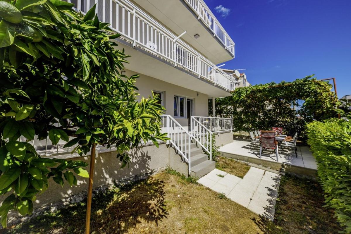 Отель Ani In Trogir * Mittel-Dalmatien Сегет Доньи Экстерьер фото