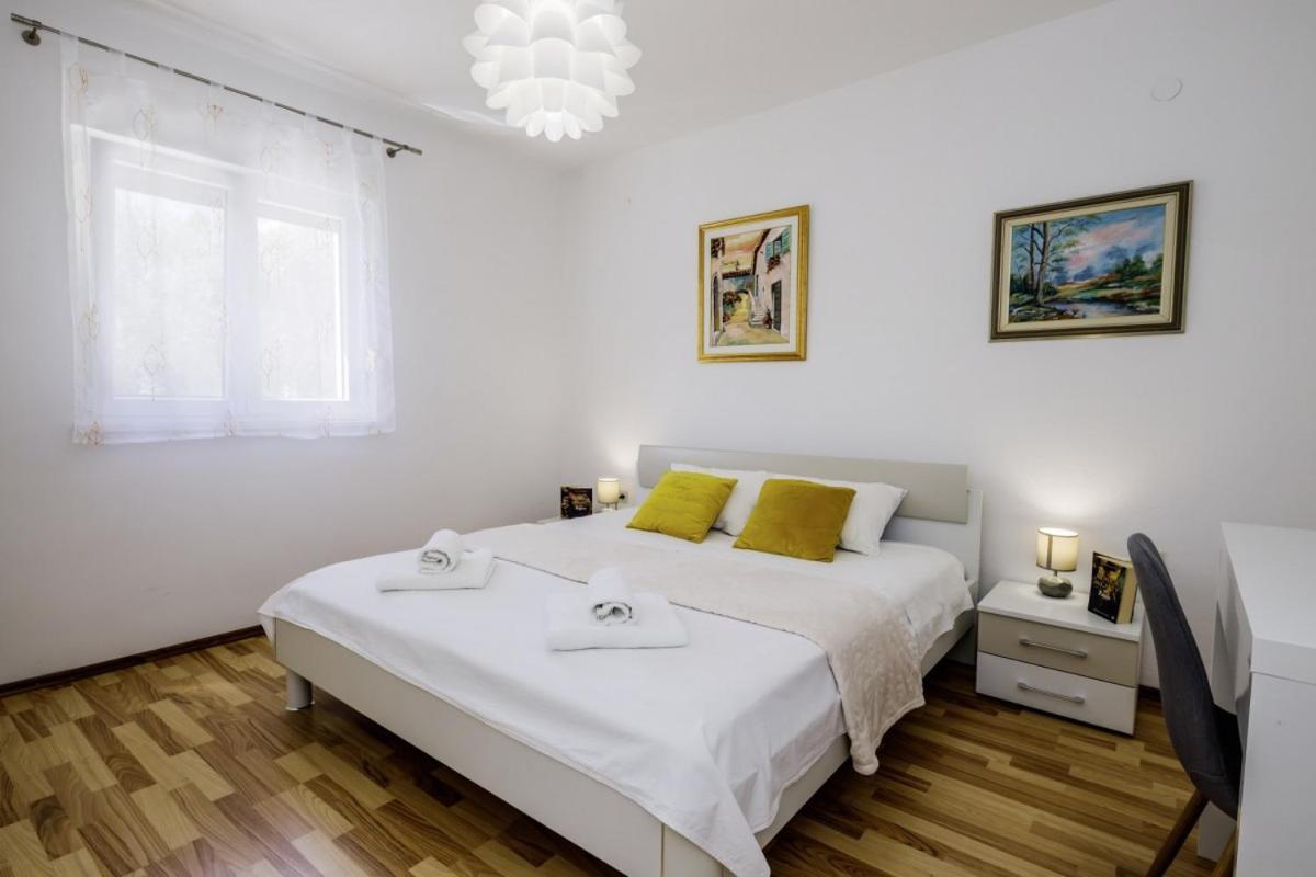 Отель Ani In Trogir * Mittel-Dalmatien Сегет Доньи Экстерьер фото