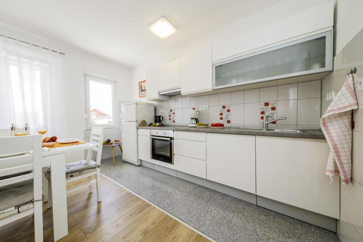 Отель Ani In Trogir * Mittel-Dalmatien Сегет Доньи Экстерьер фото
